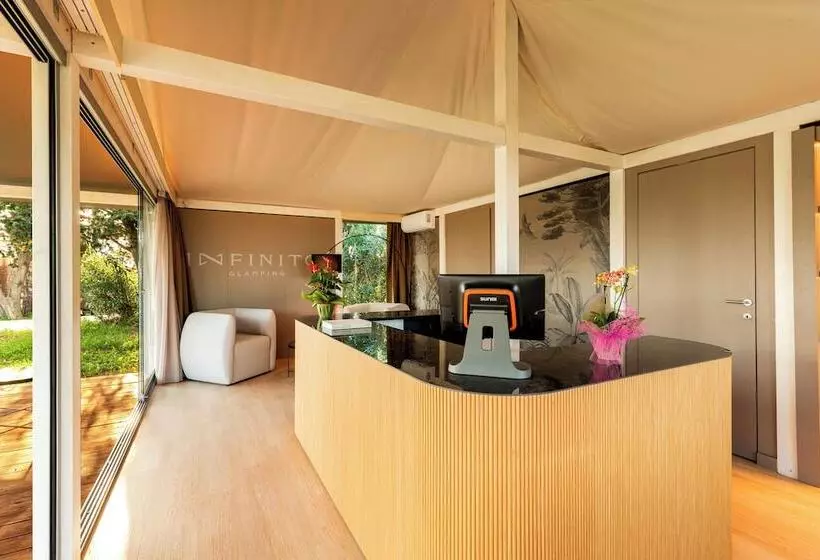 مسافرخانه Infinito Resort