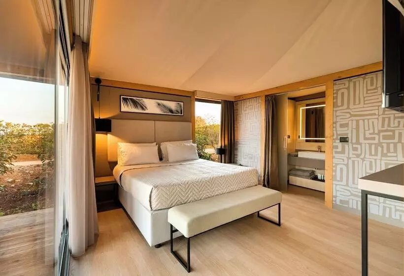 مسافرخانه Infinito Resort