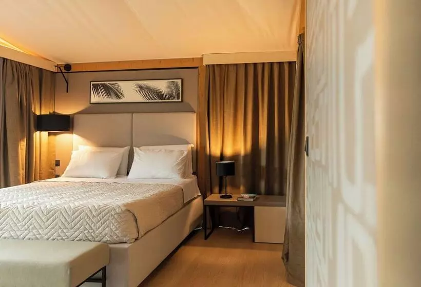 مسافرخانه Infinito Resort