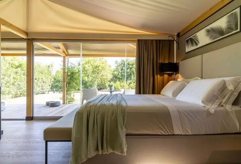 مسافرخانه Infinito Resort