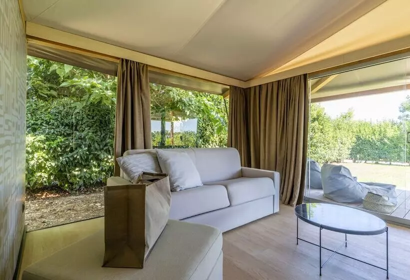 مسافرخانه Infinito Resort