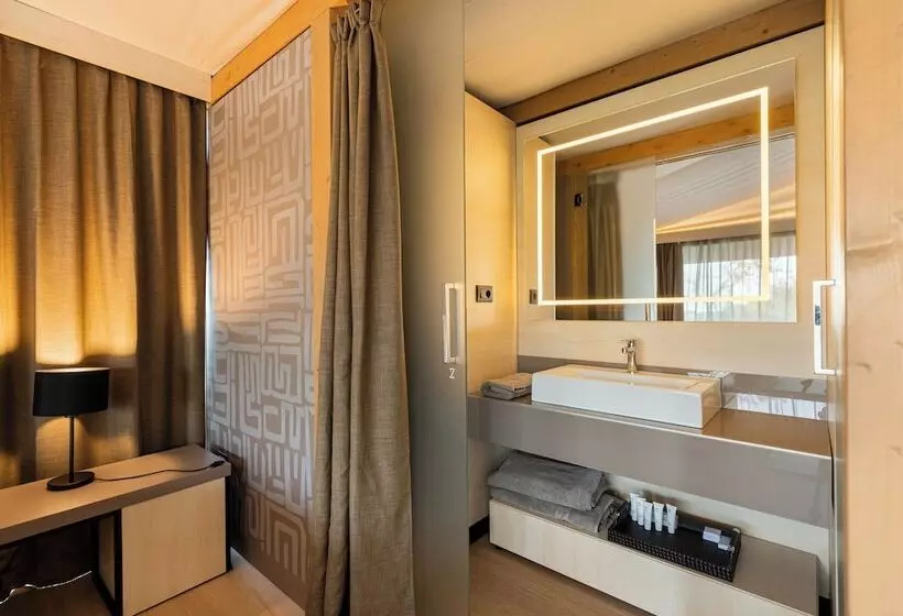 مسافرخانه Infinito Resort