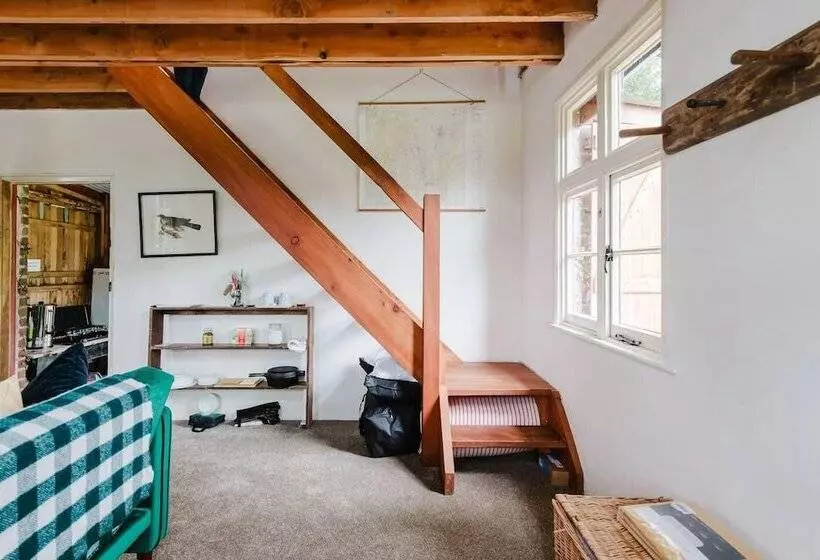 Hotelli Beautiful Riverside Lodge In Newbridge On Wye