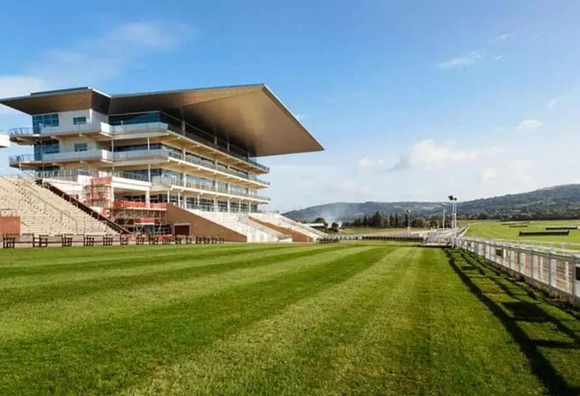 ホテル Inviting 3 Bedroom Lodge In Ashton Under Hill