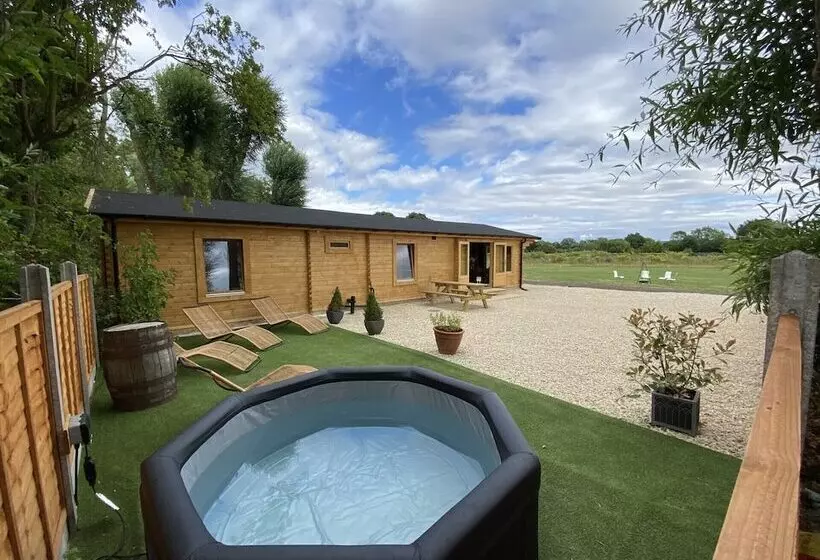 ホテル Inviting 3 Bedroom Lodge In Ashton Under Hill