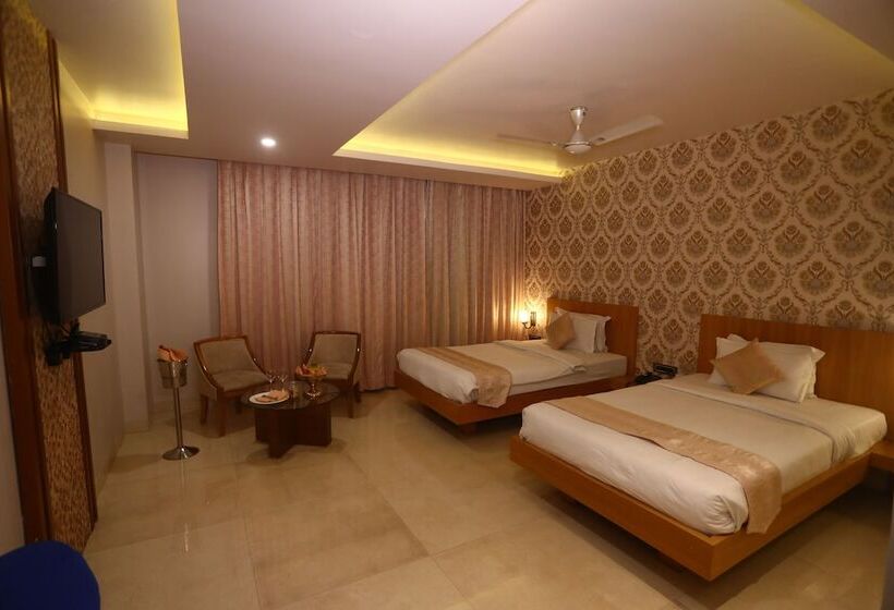 Hotel Kanha's Palm Springs