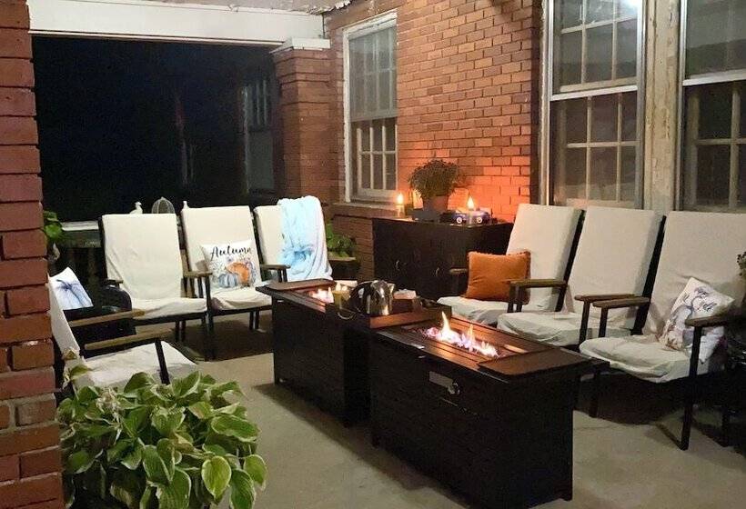 Отель Silverton Mountain Manor