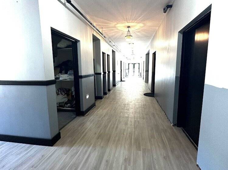 Отель Silverton Mountain Manor