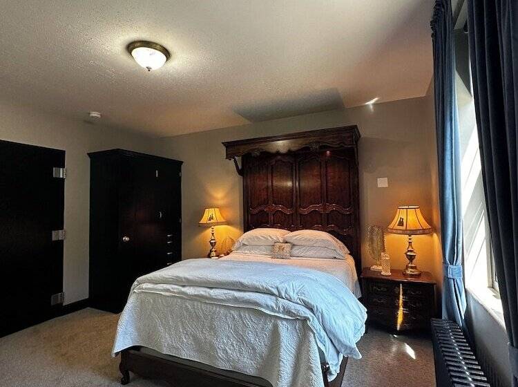 Отель Silverton Mountain Manor