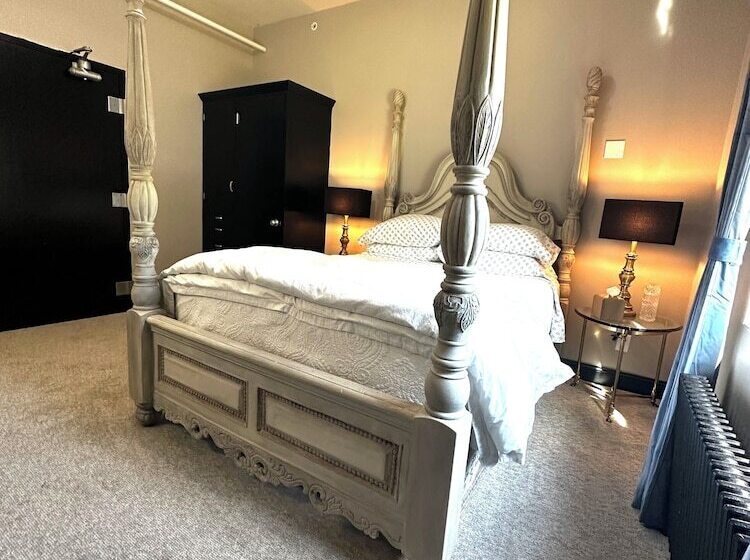 Отель Silverton Mountain Manor