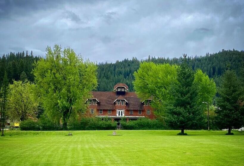 Отель Silverton Mountain Manor