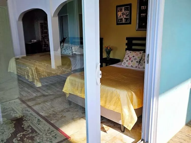 پانسیون Boston Bay