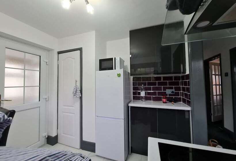 住所 2 Bed House Bungalow In Bristol