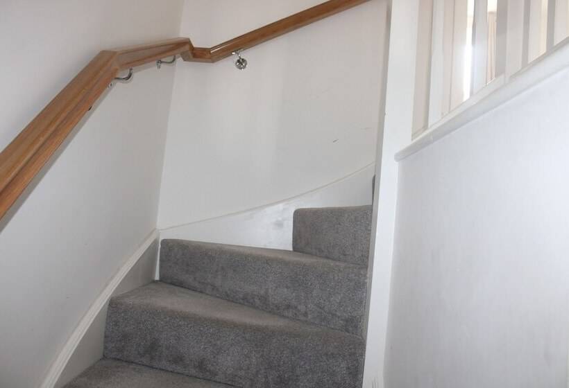 اقامتگاه Family Home 5 Bed House In Birmingham City Centre