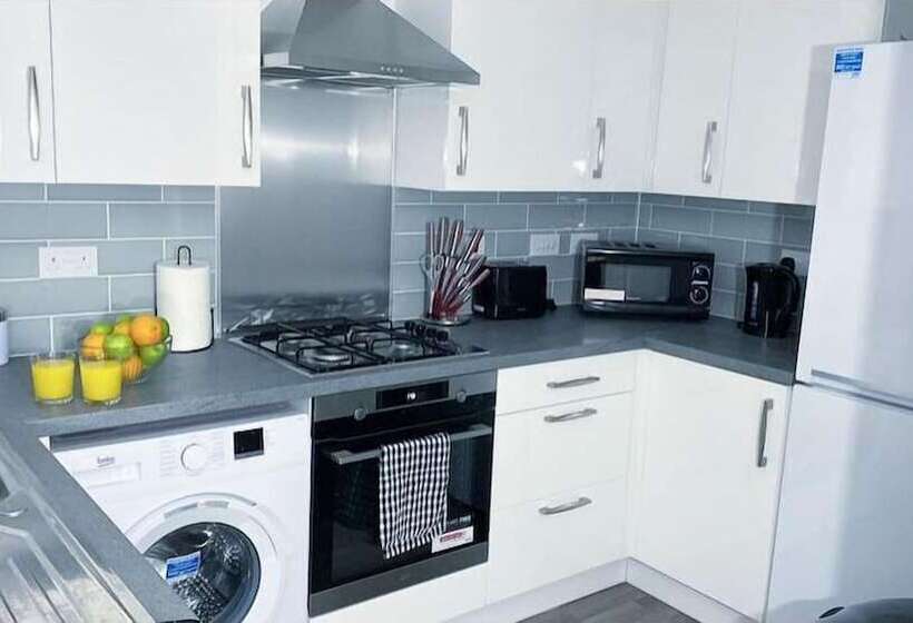 اقامتگاه Family Home 5 Bed House In Birmingham City Centre