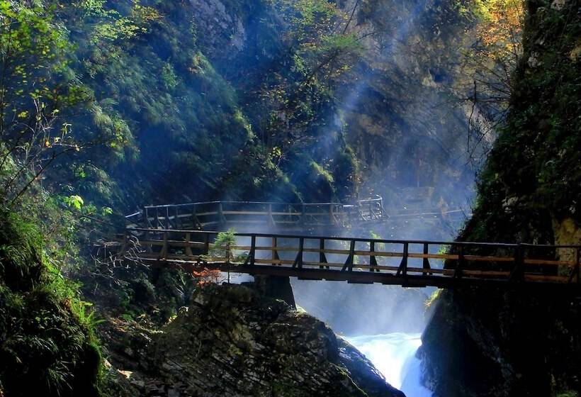 تختخواب و صبحانه Sobe Ravnik