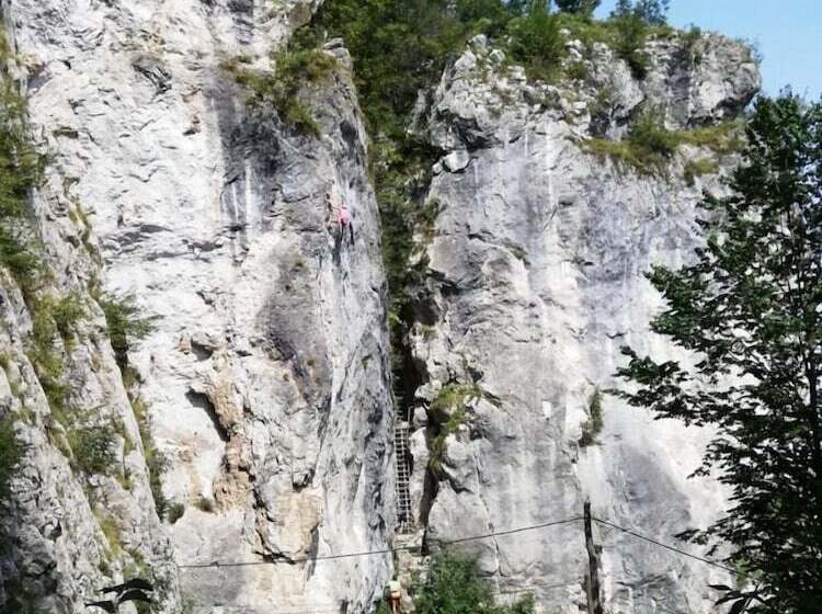 تختخواب و صبحانه Sobe Ravnik