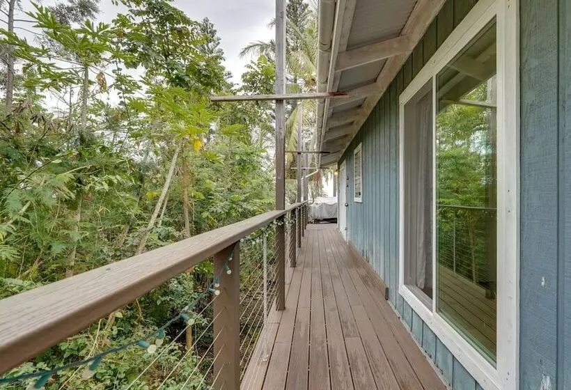 Breezy Kailua Kona Bungalow W/ Lanai & Ocean View!