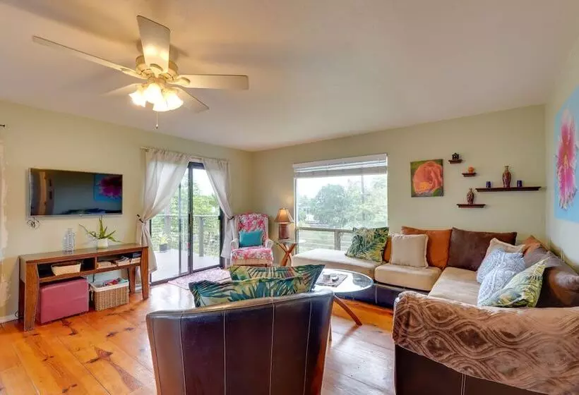 Breezy Kailua Kona Bungalow W/ Lanai & Ocean View!