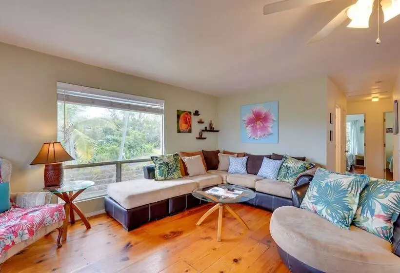 Breezy Kailua Kona Bungalow W/ Lanai & Ocean View!