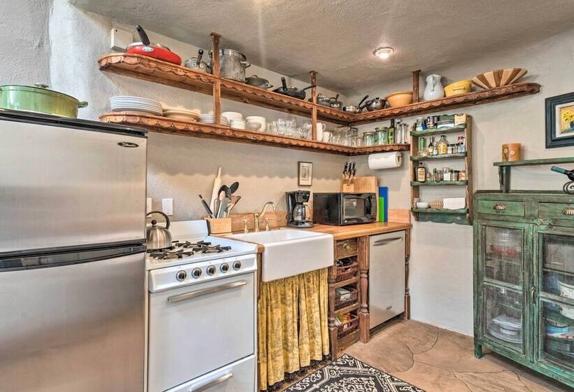 Chic Adobe Style Bungalow In Historic Santa Fe!