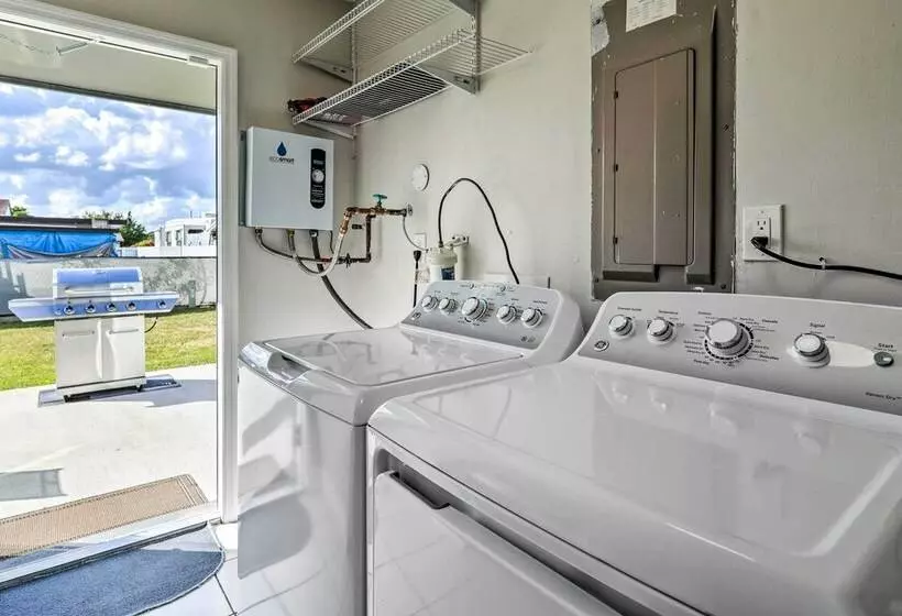 Gated Southern Miami Home: 22 Mi To Downtown!