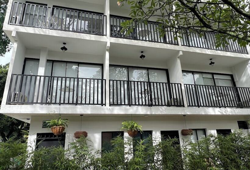 هتل 9.5 San Fernando