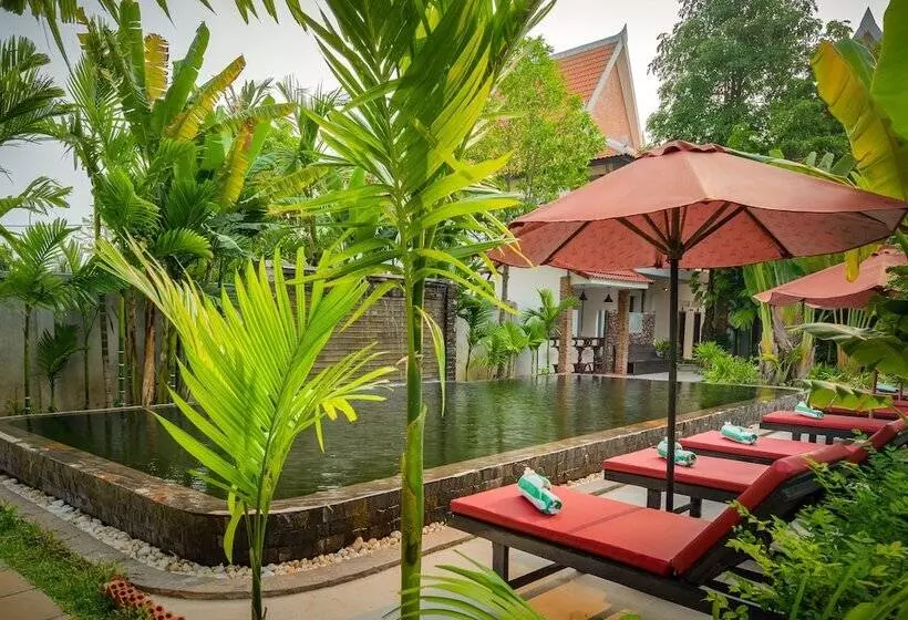 Hotelli Bopha Wat Bo Residence