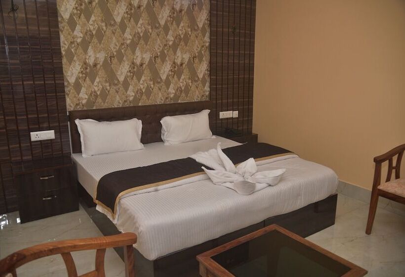 Hotel Maa International