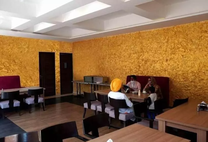 Hotelli Royal Suites By Park Tree Chakki Mor