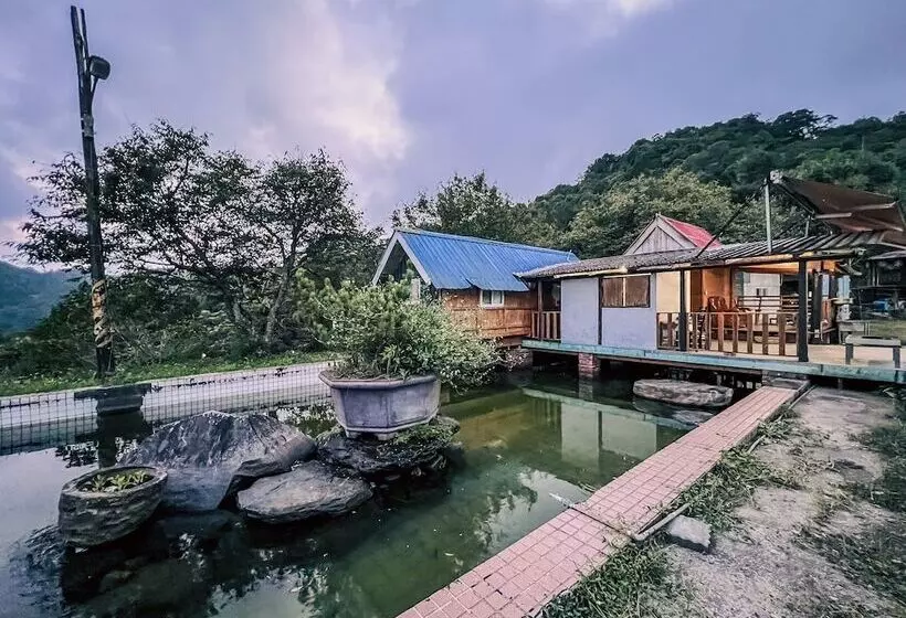 هتل روستایی Chargevillage