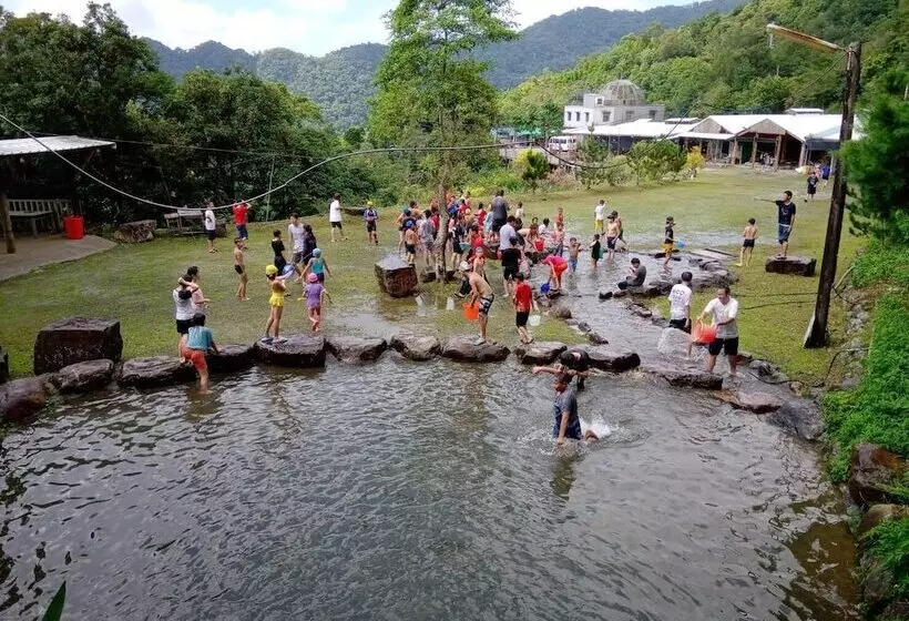 هتل روستایی Chargevillage