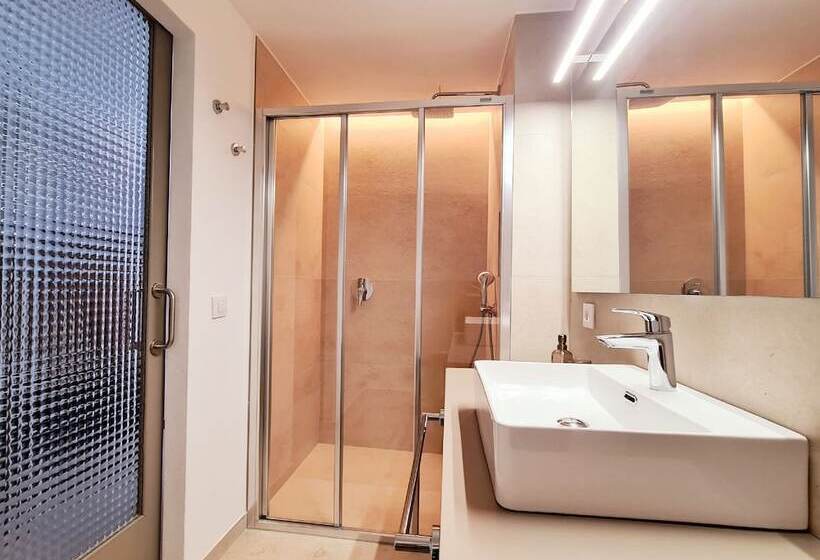 هتل Waki Conscious