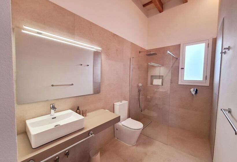 هتل Waki Conscious