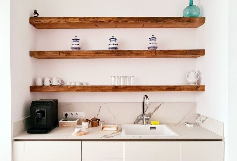 هتل Waki Conscious