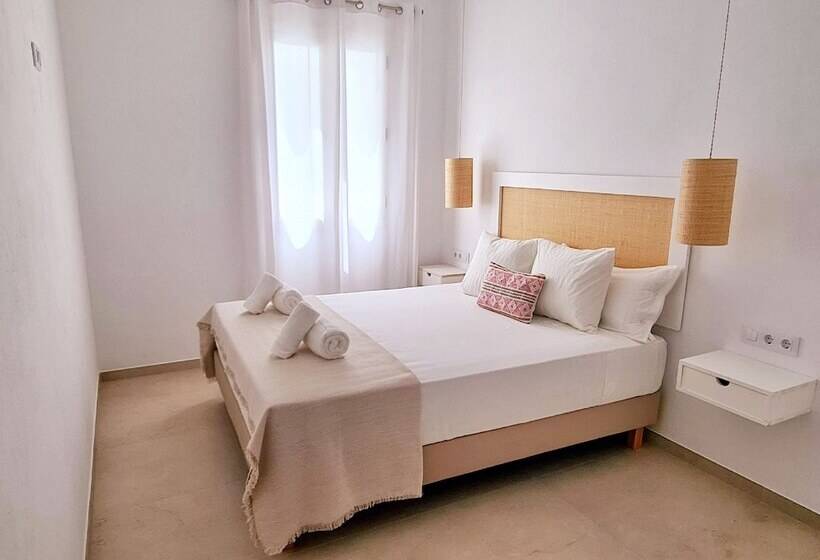 هتل Waki Conscious