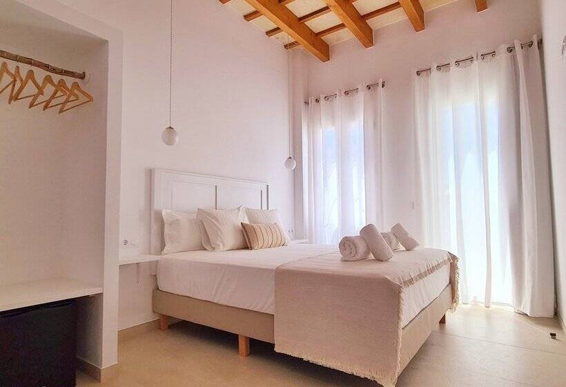 هتل Waki Conscious