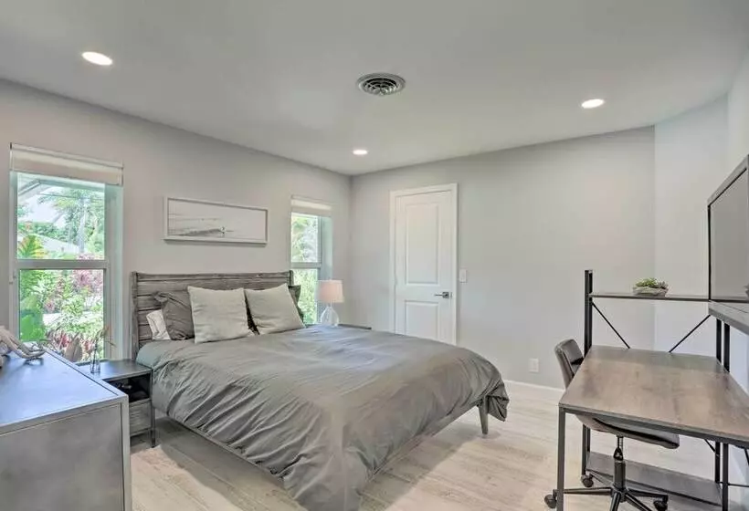 Jupiter Home W/ Private Pool & Putting Green!