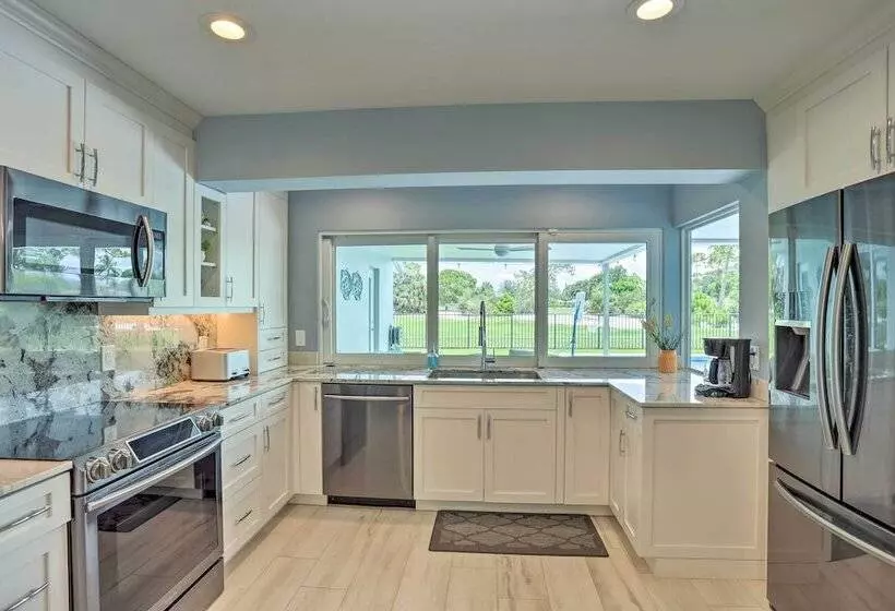 Jupiter Home W/ Private Pool & Putting Green!