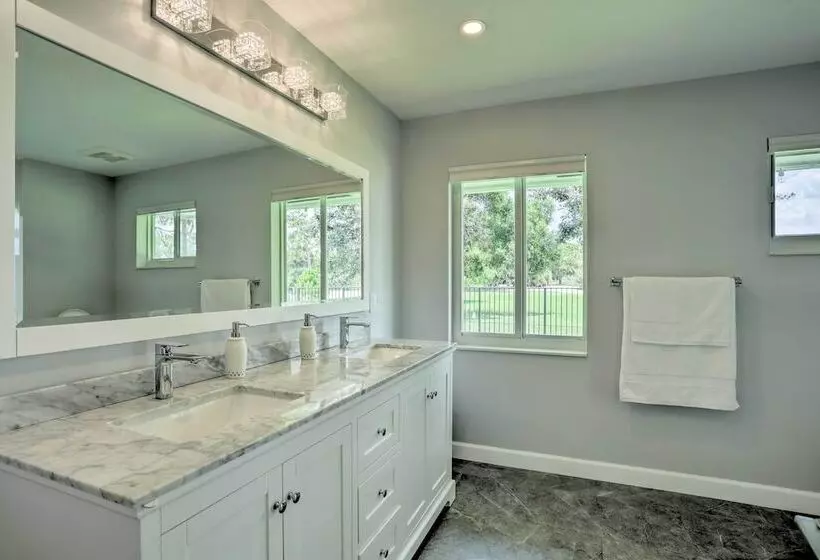 Jupiter Home W/ Private Pool & Putting Green!