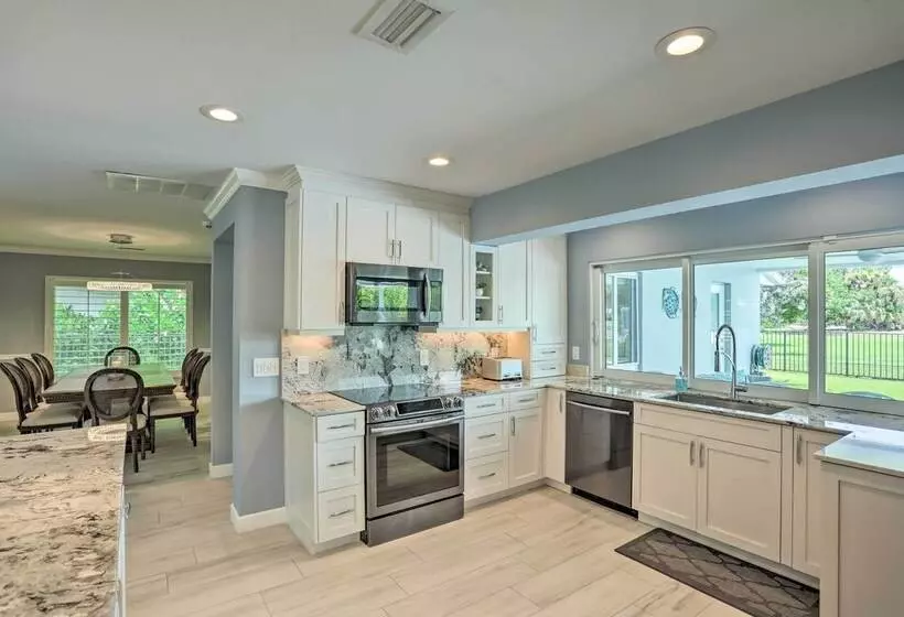 Jupiter Home W/ Private Pool & Putting Green!