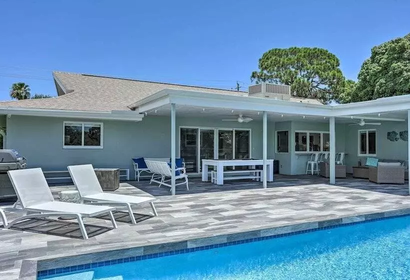 Jupiter Home W/ Private Pool & Putting Green!