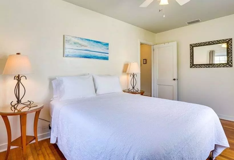 Lovely Panama City Cottage: Walk To Bayside Beach!