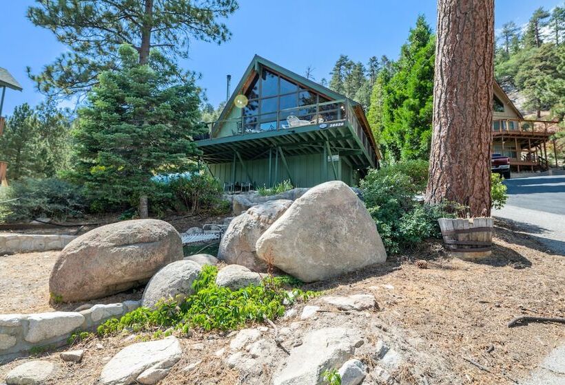 Moonlight Shores Lakefront