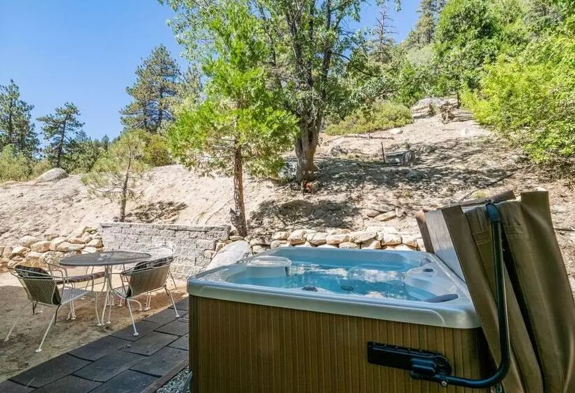 Moonlight Shores Lakefront