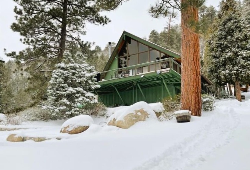 Moonlight Shores Lakefront