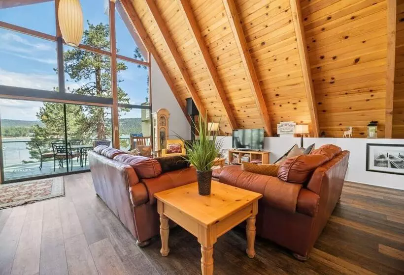 Moonlight Shores Lakefront