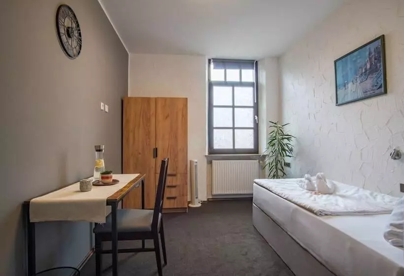 Majatalo Family And Friends Hassloch