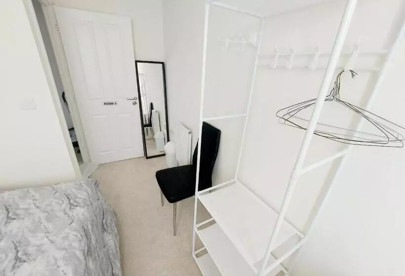 Majatalo Room In Guest Room   Single Room In 3 Bed Home, Full Kitchen, Shared Bathroom