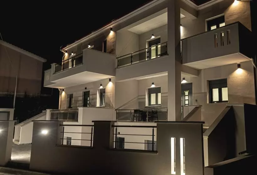 Rafkon Luxury Apartments   Myrina